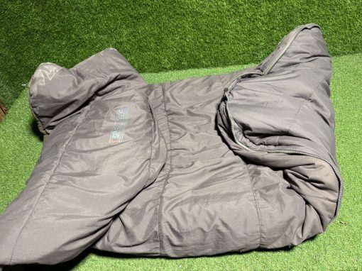 1x Fox R Series Sleeping Bag (Zip On But Can Be Used Without) - PRE LOVED - Image 4