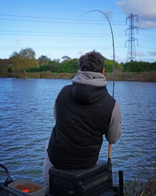 Guru Hybrid Gilet Black - Image 4