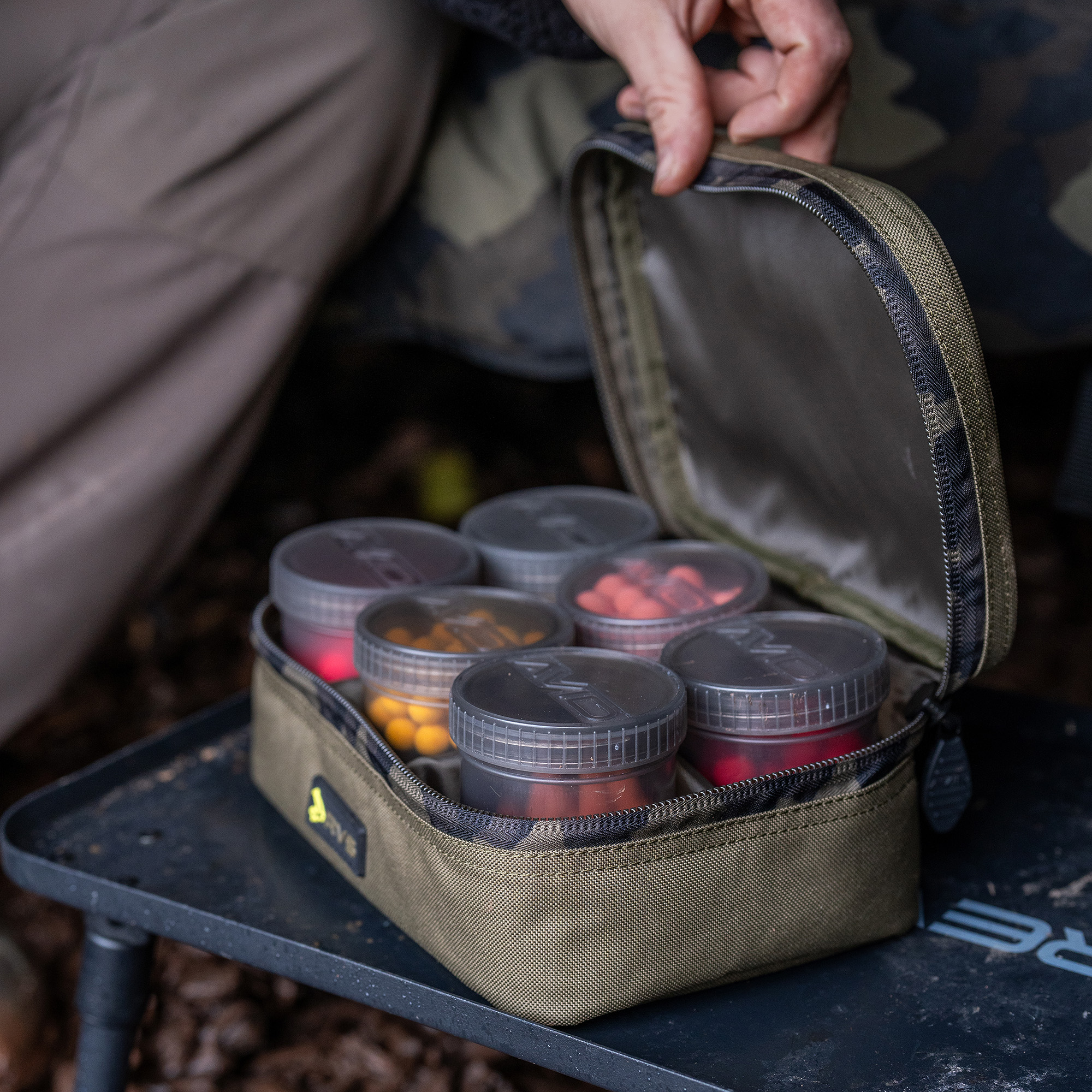 Avid RVS 8-Pot Hookbait Pouch - Image 7