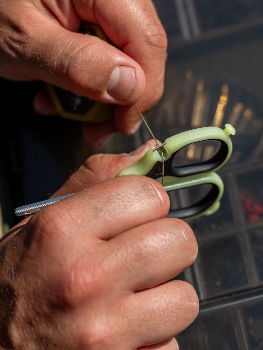 Ridgemonkey Nite Glo Strip n Snip Scissors - Image 10