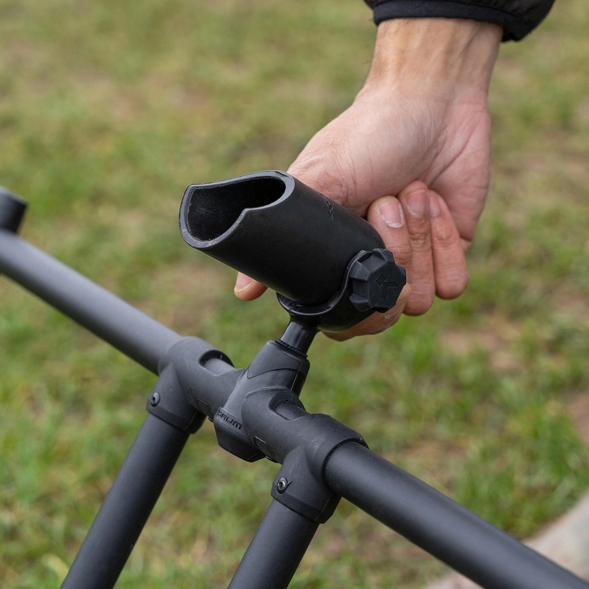 Korum Deluxe River Tripod 3 Rod Wide - Image 7