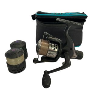 1x Drennan 7 Series 9-40 Feeder Reel with 2 Spare Spools in Case - E25 - PRE LOVED