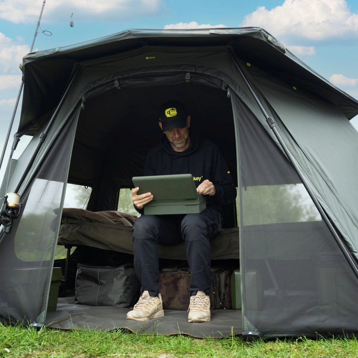 Ridgemonkey Escape FQ1 Bivvy - Image 3