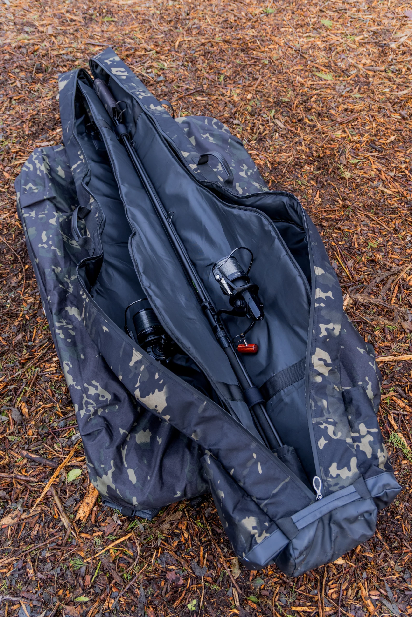 CarpLife Eclipse Camo Elite 10ft 3 Rod Holdall