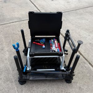 Alternative view of 1x Preston Absolute 5GStation Satbox White with Feeder Arm and Side Support Arm - WHIY28 - PRE LOVED