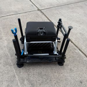 1x Preston Absolute 5GStation Satbox White with Feeder Arm and Side Support Arm - WHIY28 - PRE LOVED - Image 3