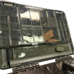 1x Korda Tackle Box - TERMINAL INSIDE, BAITING NEEDLES, TUBING, CORK, KNOT PULLER ECT. - G11 - PRE LOVED - Image 4