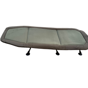 1x Trakker Levelite Bedchair - RED628 - PRE LOVED