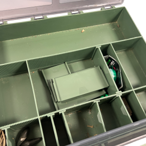 1x Thesus Large Tackle Box - 4 Compartment Boxes and 2 Rig Cases Inside - U147 - PRE LOVED - Image 5