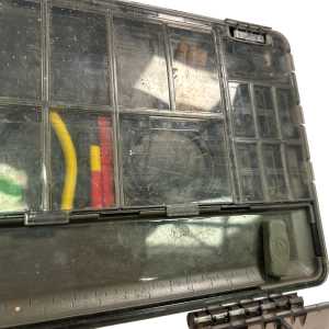1x Korda Tackle Box - TERMINAL CLIPS, LEADCLIPS ECT INSIDE - U162 - PRE LOVED - Image 5